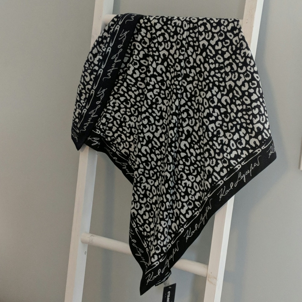 NWT Karl Lagerfeld scarf